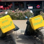 glovo-maroc-deploie-des-sacs-de-livraison-dotes-dun-numero-didentification-visible