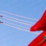 fete-du-trone-|-les-far-organisent-des-shows-aeriens-et-des-sauts-dexhibition-en-parachutes
